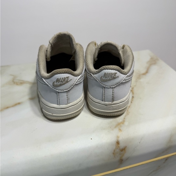 Nike AF 1 White on White Kids Sneakers youth Sz 9c - Picture 6 of 8